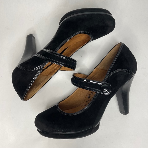 sofft black heels